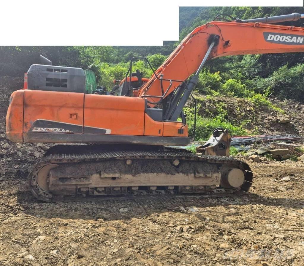 Doosan DX 300 LC-5 Bandgrävare