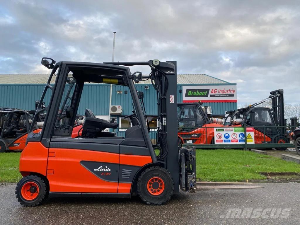 Linde E30L-01 Elmotviktstruckar