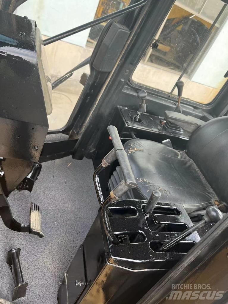 CAT D8 Väghyvlar