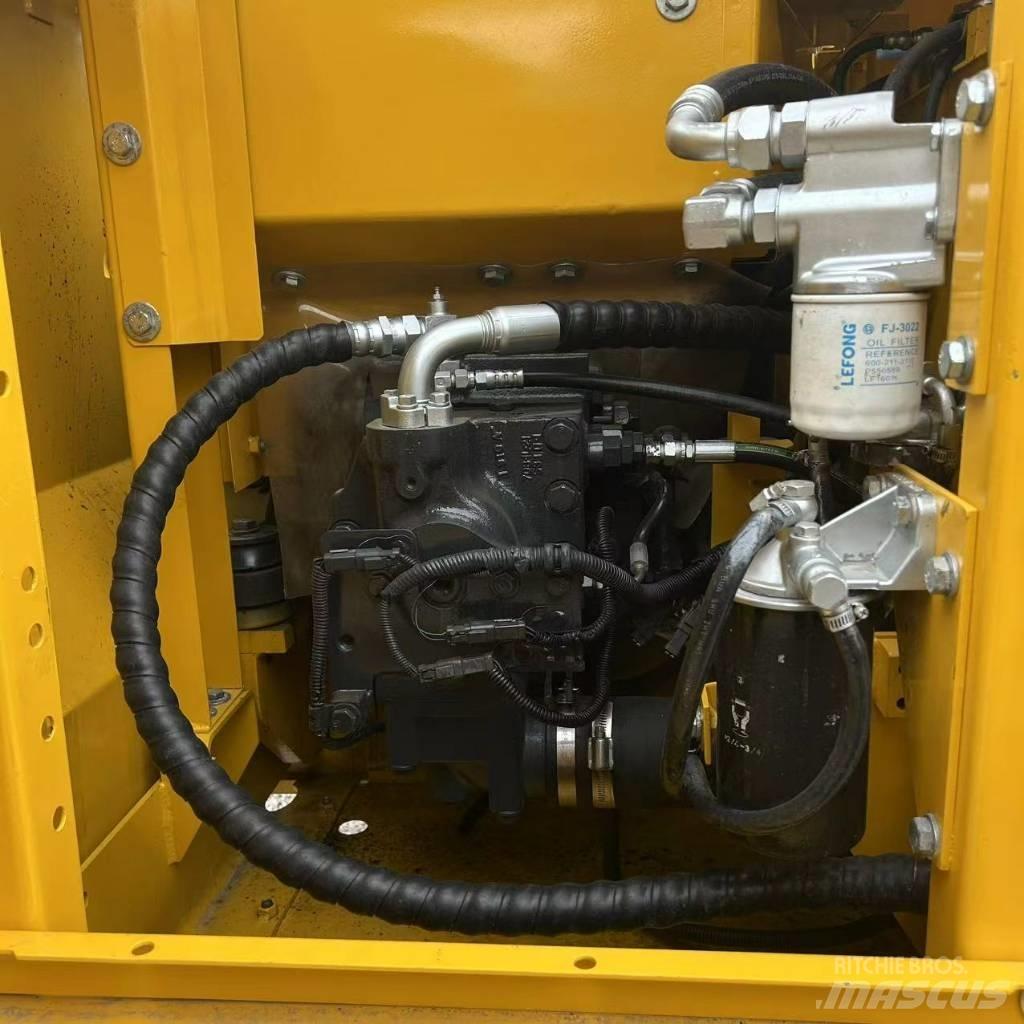 Komatsu 130-7 Bandgrävare