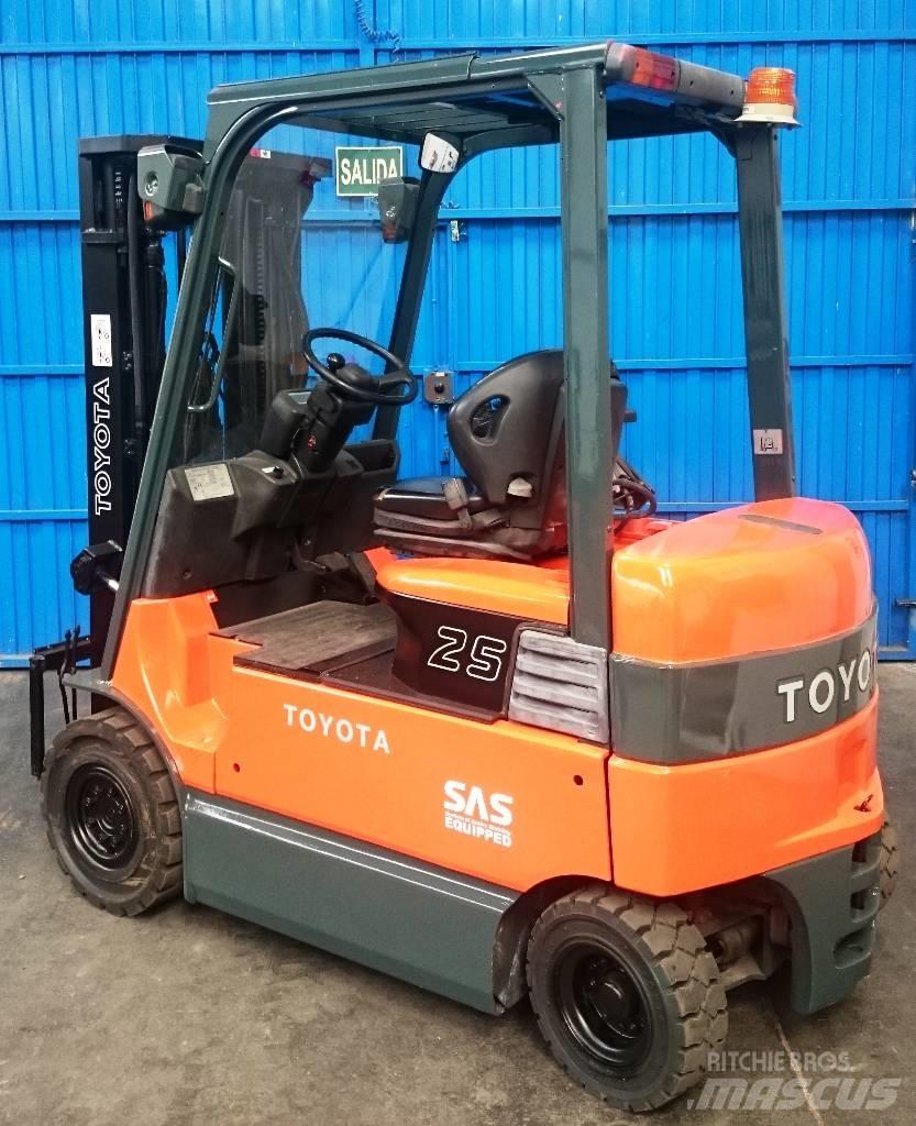 Toyota 7 FBMF 25 Elmotviktstruckar
