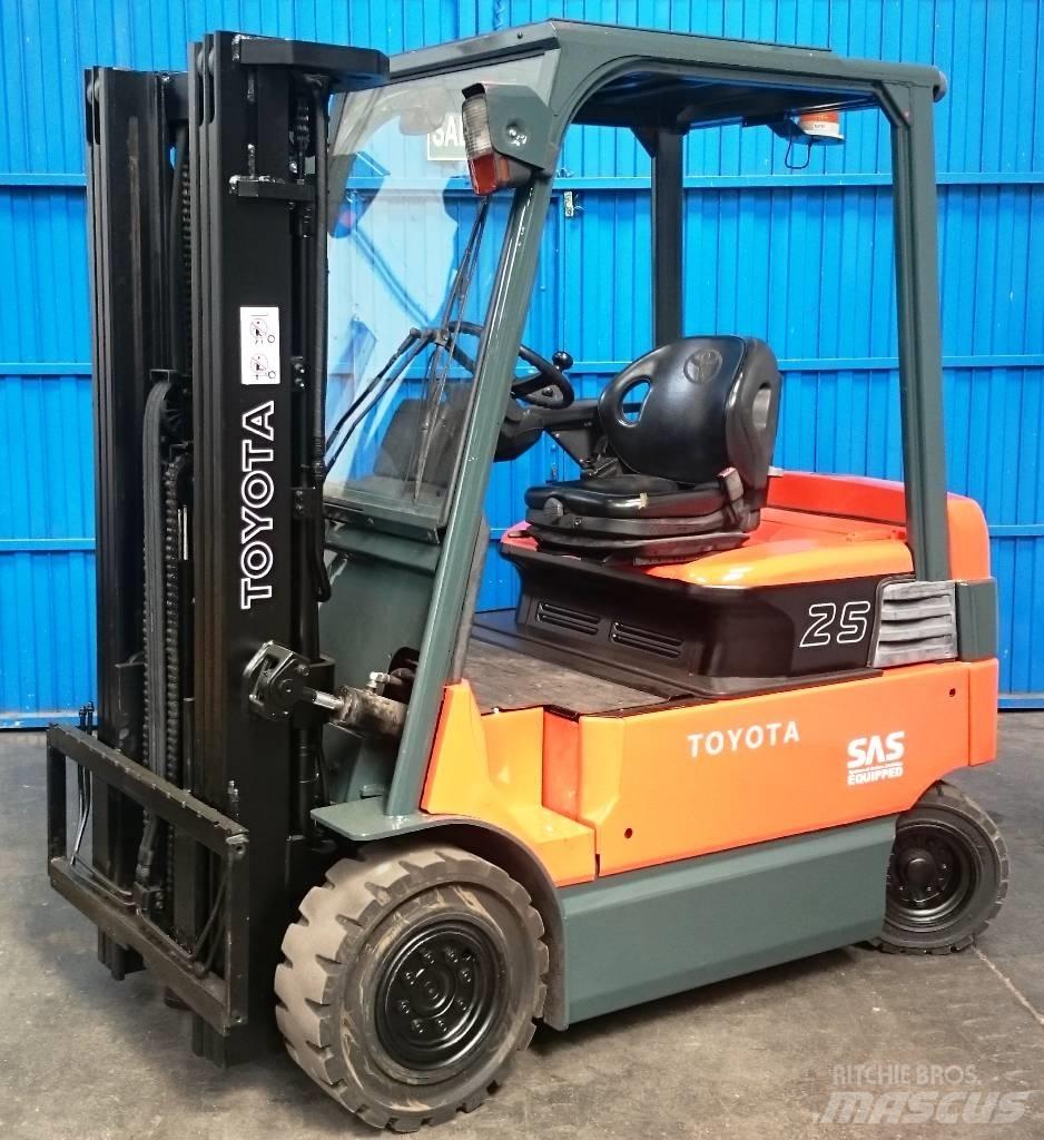 Toyota 7 FBMF 25 Elmotviktstruckar