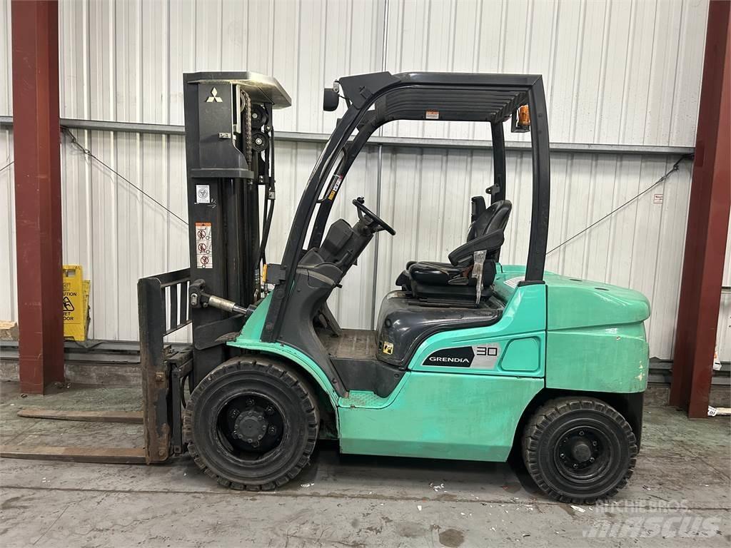 Mitsubishi FD30NT Dieselmotviktstruckar