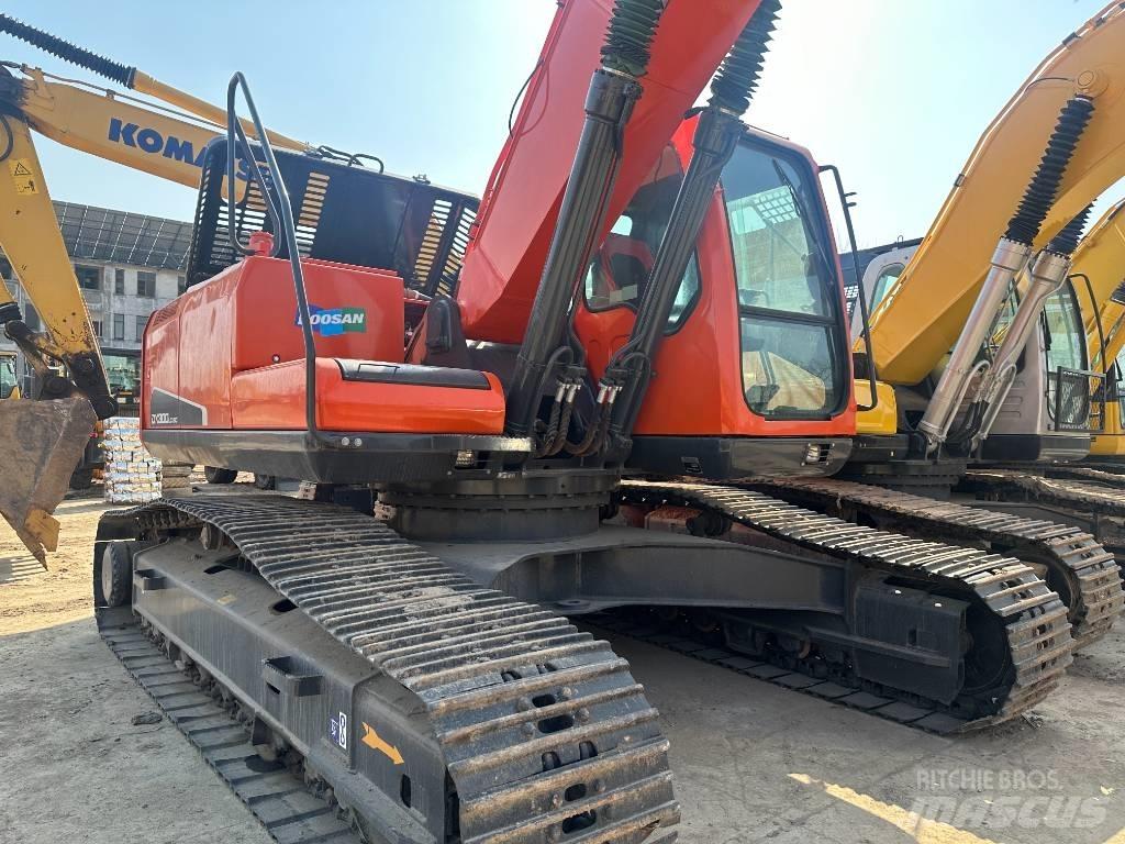 Doosan DX 300 Bandgrävare