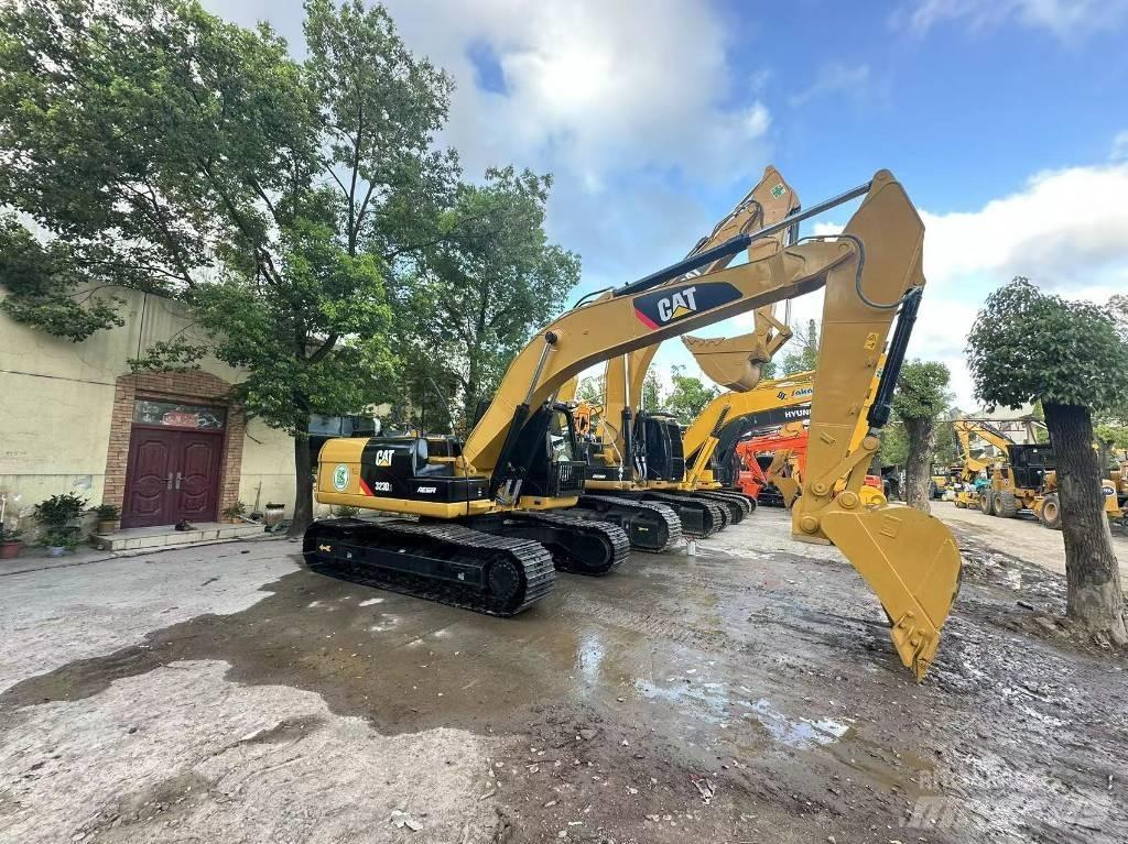 CAT 323 D Bandgrävare