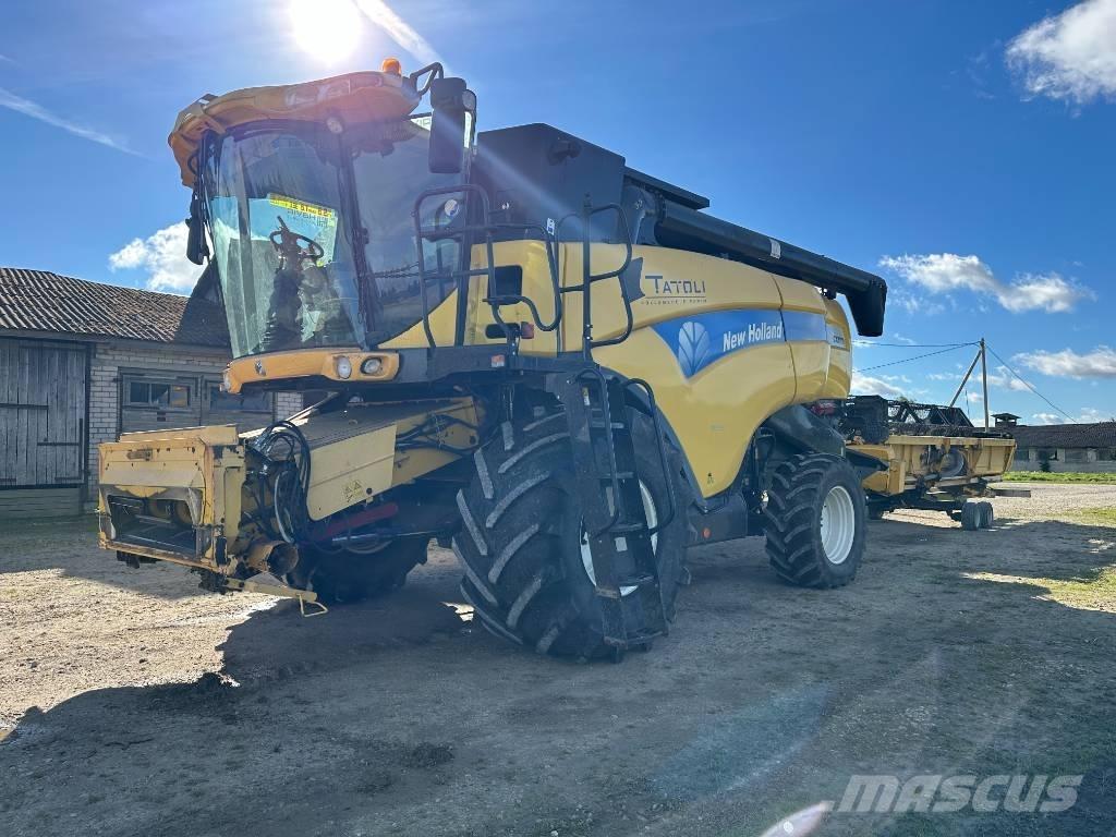 New Holland CX 8070 Skördetröskor