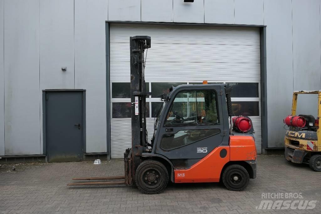Toyota 02-8 FGF 30 Gasolmotviktstruckar