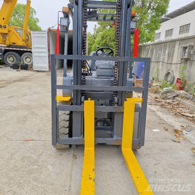 Komatsu 30 Dieselmotviktstruckar