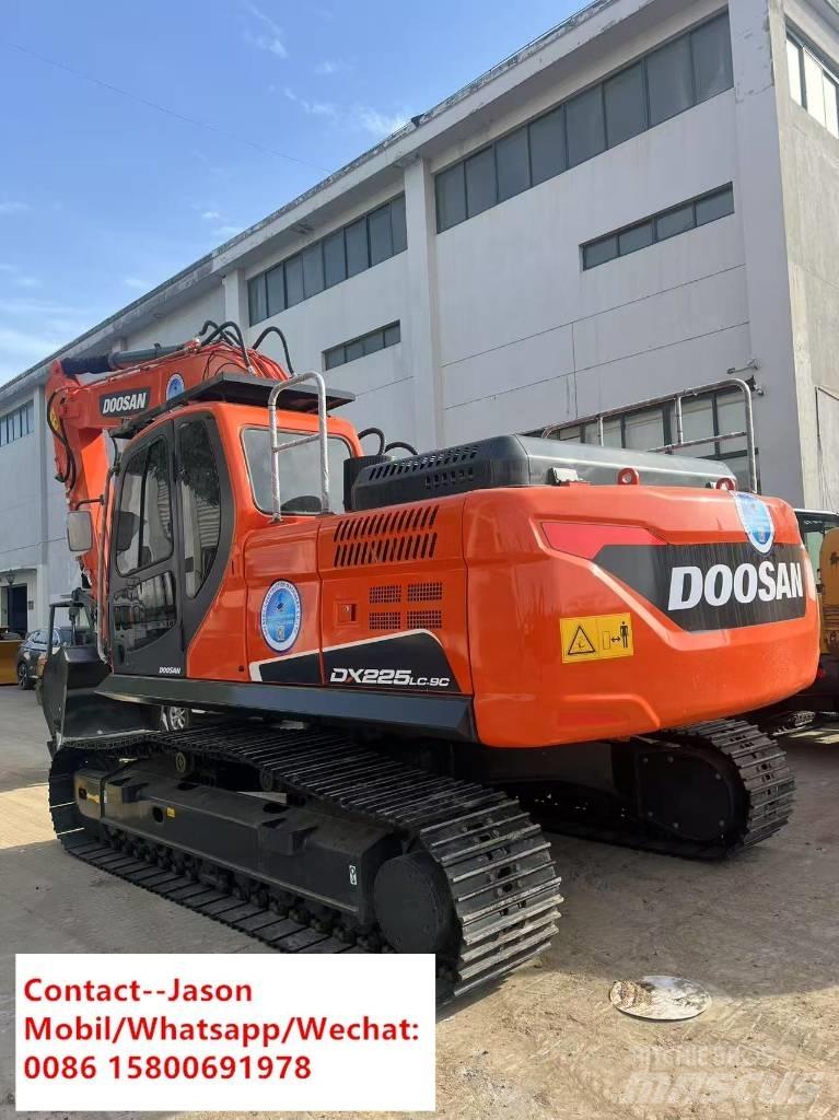 Doosan DX 225 LC Bandgrävare