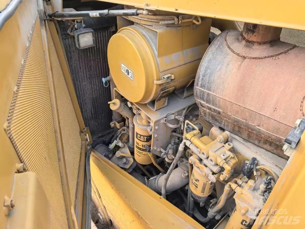 CAT D8T bulldozers Bandschaktare