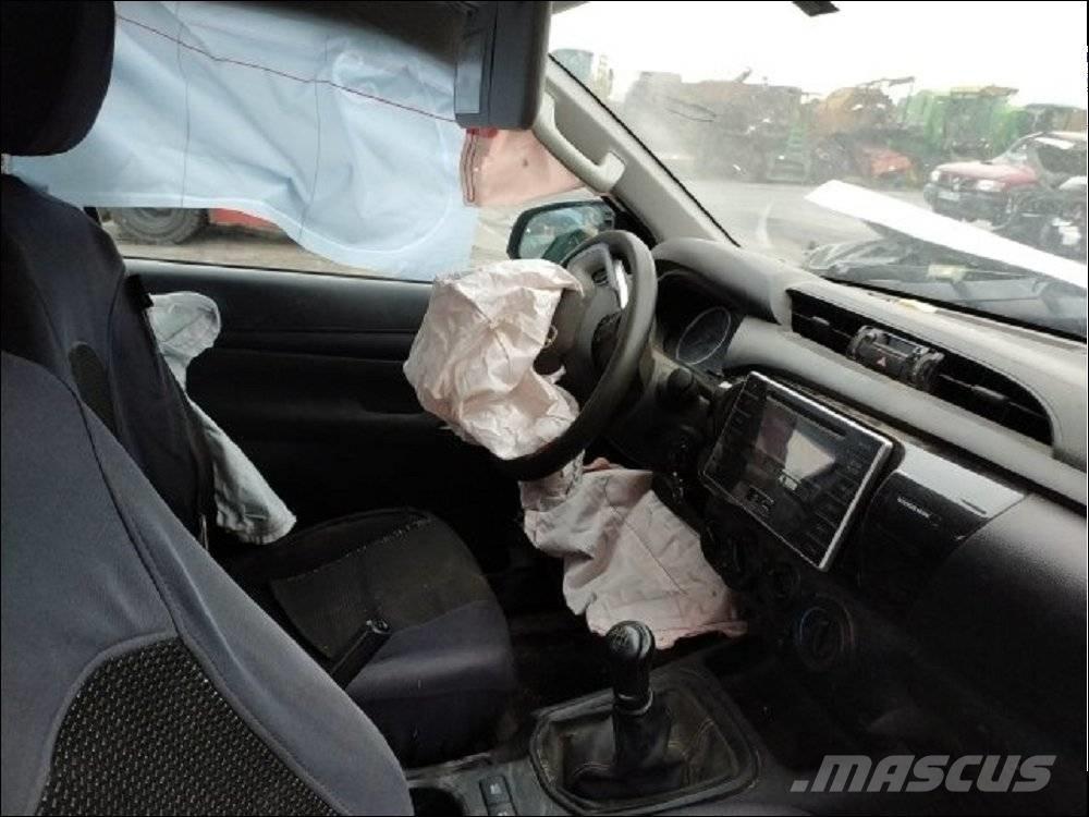 Toyota Hilux 5 Flakbilar/Pickuper