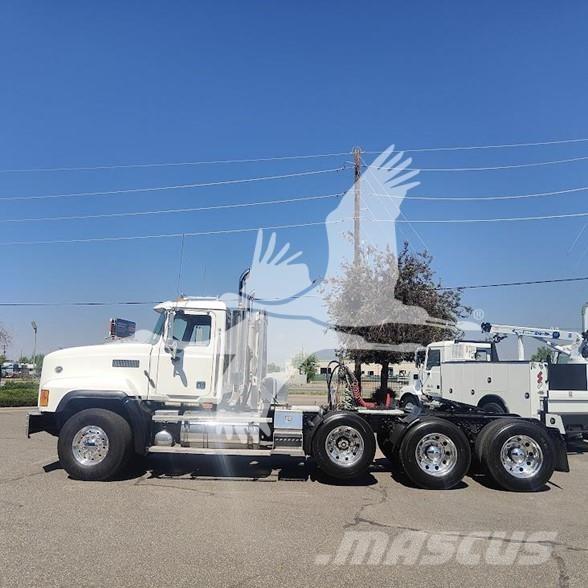 Mack CL733 Dragbilar