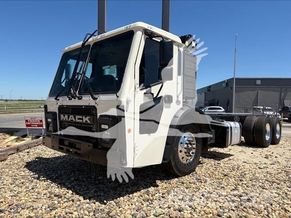 Mack LR64R Chassier