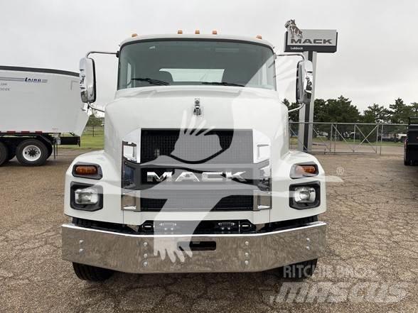 Mack MD6 Flakbilar