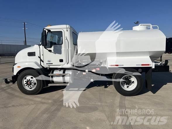 Mack MD6 Tankbilar