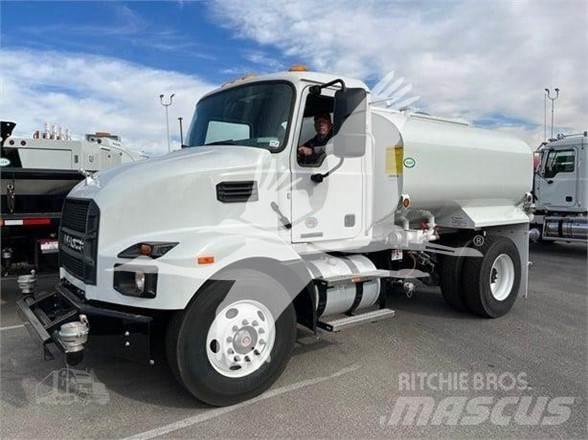 Mack MD7 Tankbilar