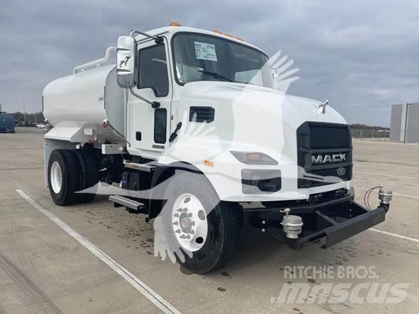 Mack MD7 Tankbilar