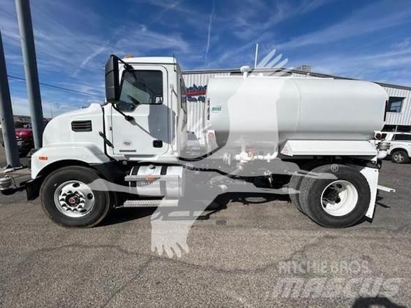 Mack MD7 Tankbilar