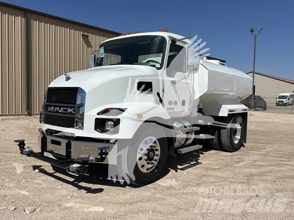 Mack MD7 Tankbilar
