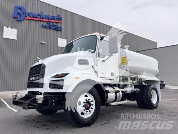 Mack MD7 Tankbilar