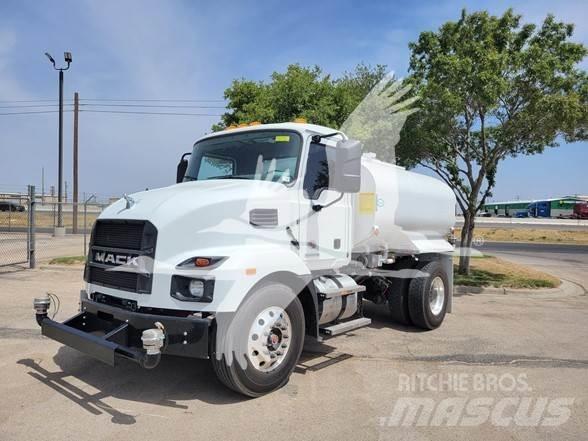 Mack MD7 Tankbilar