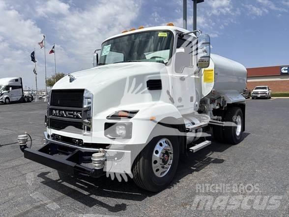 Mack MD7 Tankbilar