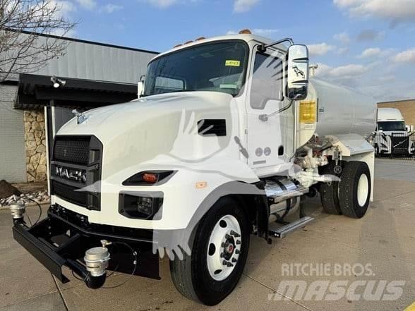 Mack MD7 Tankbilar