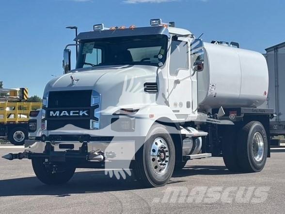Mack MD7 Tankbilar