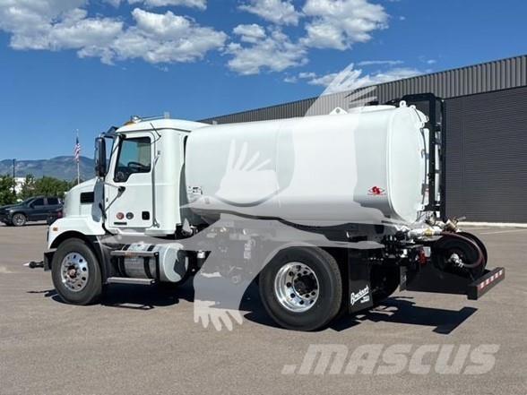 Mack MD7 Tankbilar