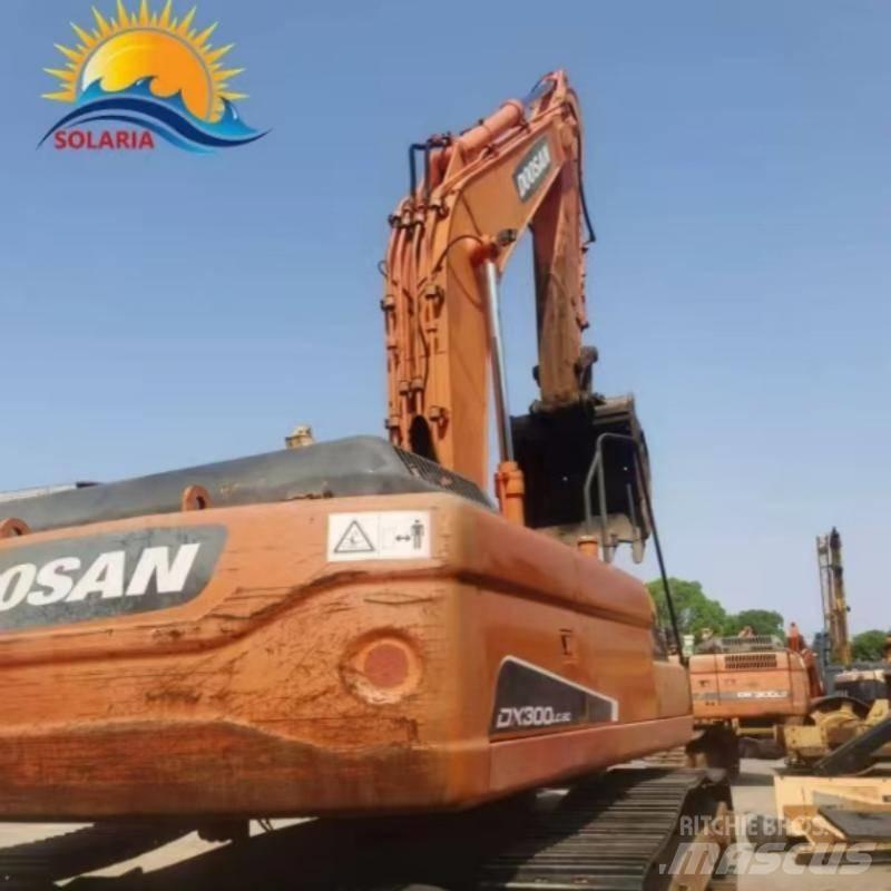 Doosan DX 300 Bandgrävare