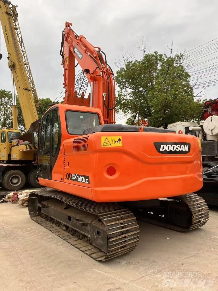 Doosan DX 140 Bandgrävare
