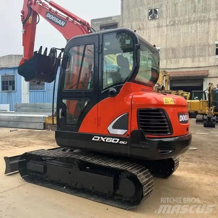 Doosan DX60 Bandgrävare