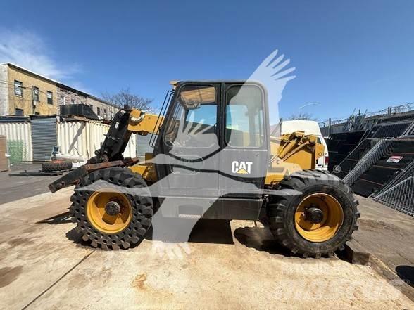 CAT TH82 Teleskoplastare
