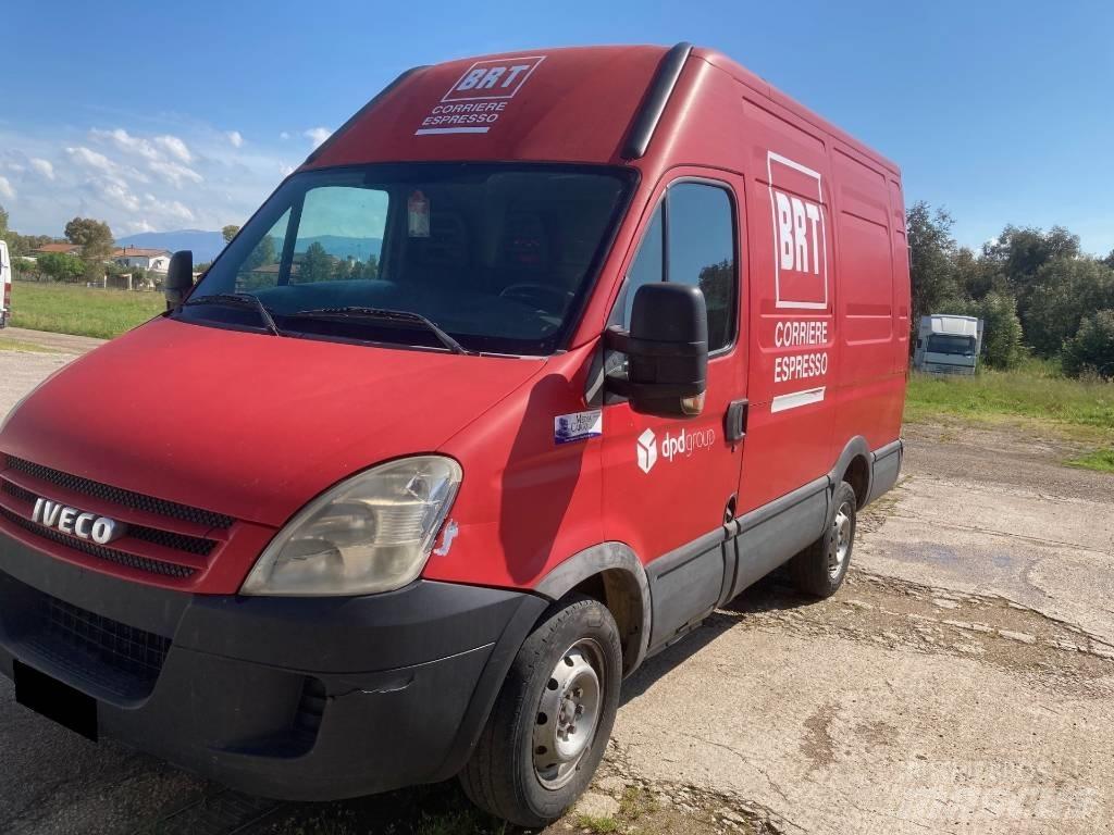 Iveco 35S Lätta skåpbilar