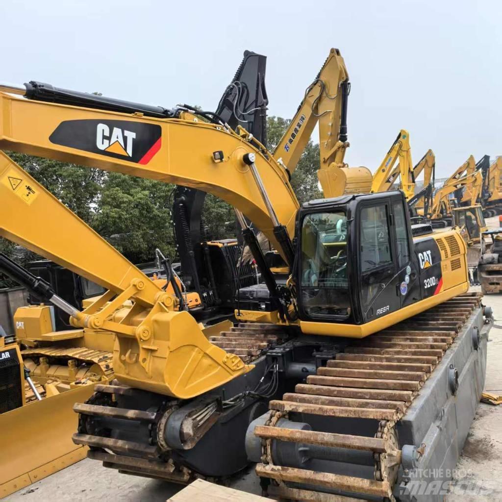 CAT 320 D Amfibiska grävmaskiner
