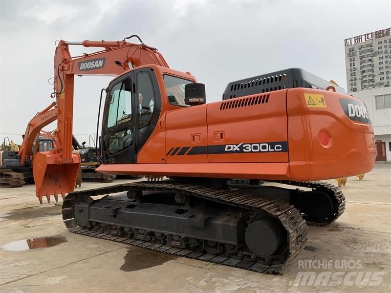 Doosan DX300 Bandgrävare