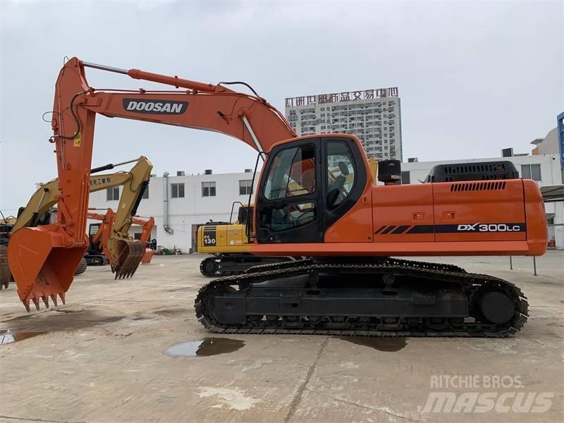 Doosan DX300 Bandgrävare