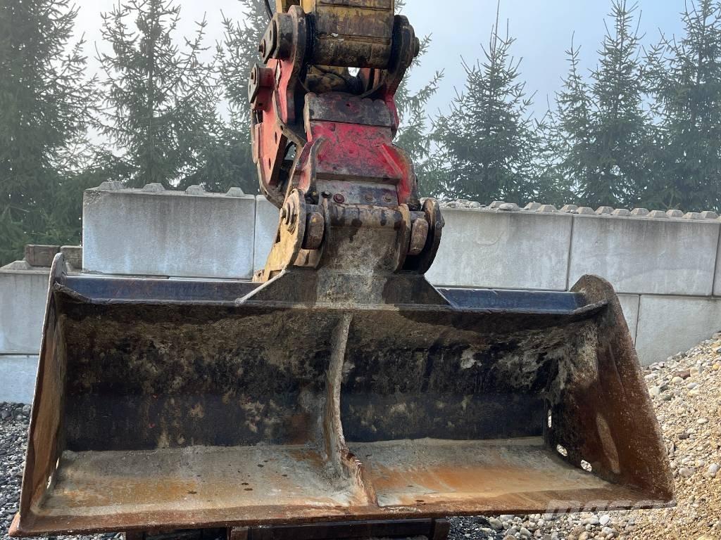 CAT 323 D L Bandgrävare