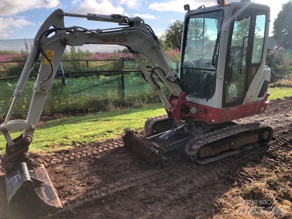 Takeuchi TB 225 Minigrävare < 7t