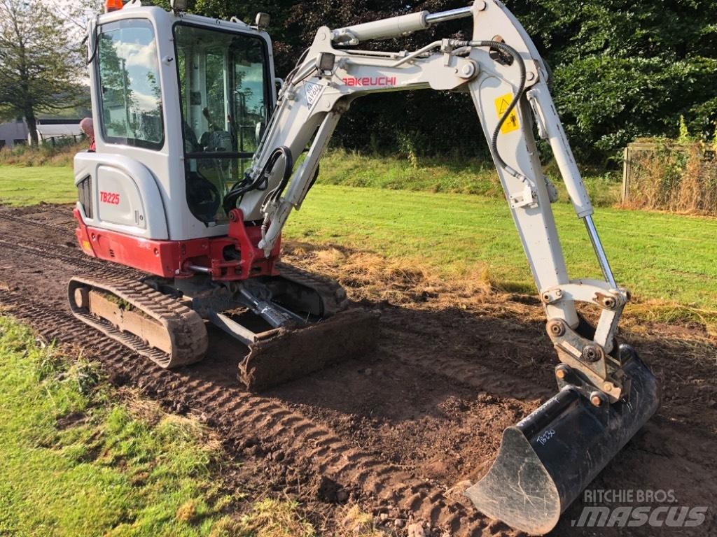 Takeuchi TB 225 Minigrävare < 7t