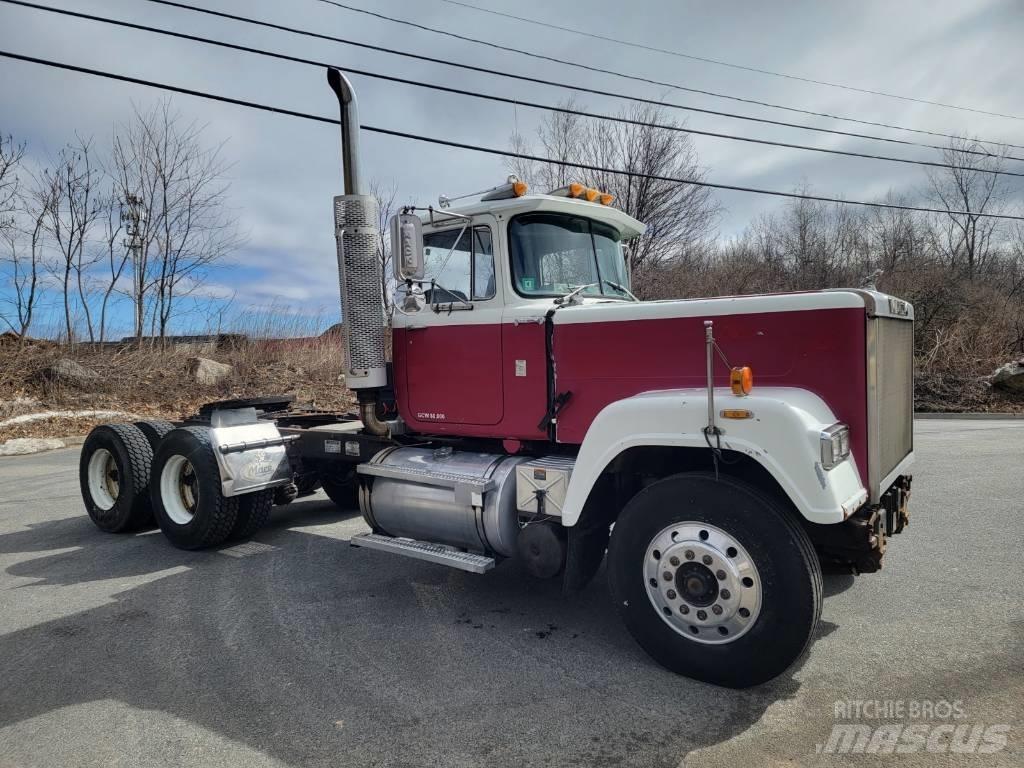 Mack RW613 Dragbilar