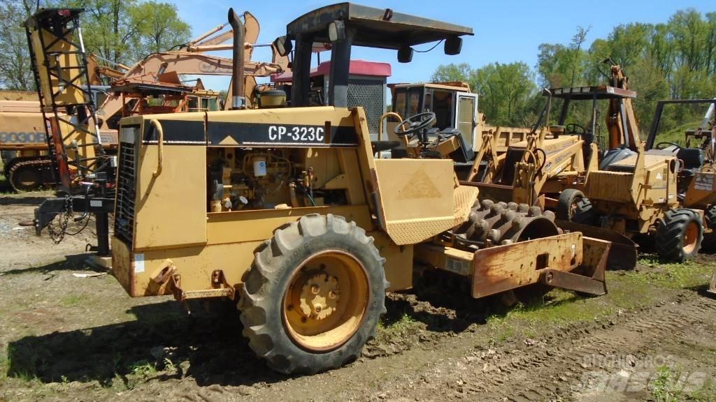 CAT CP 323 C Kombivältar