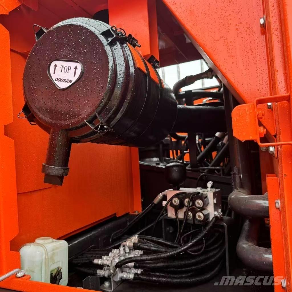 Doosan DX 225 LC Bandgrävare