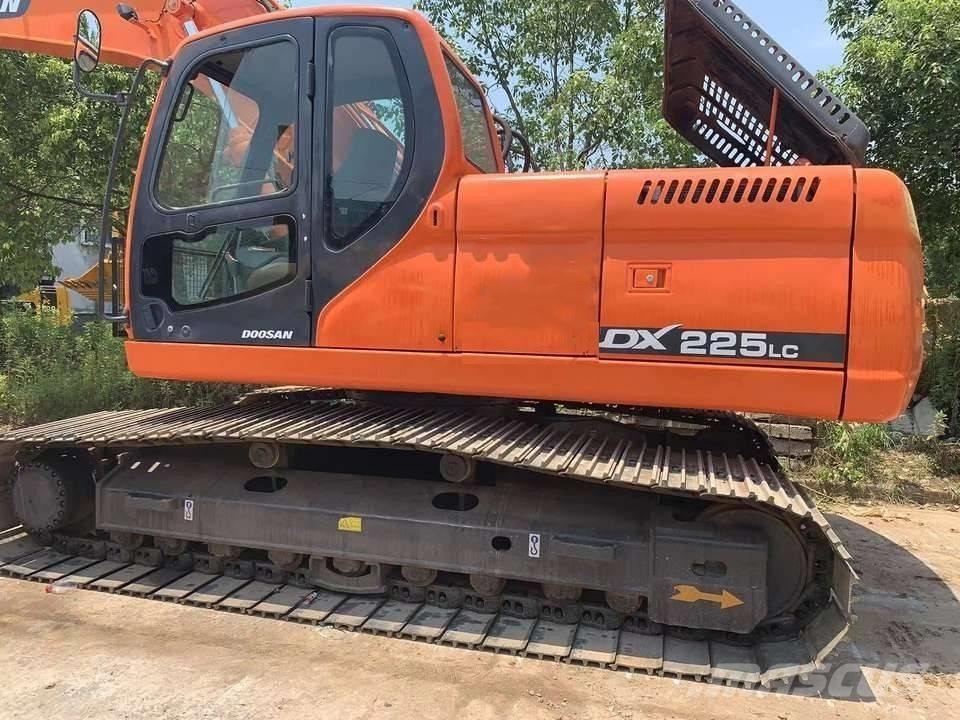 Doosan dx225 Bandgrävare