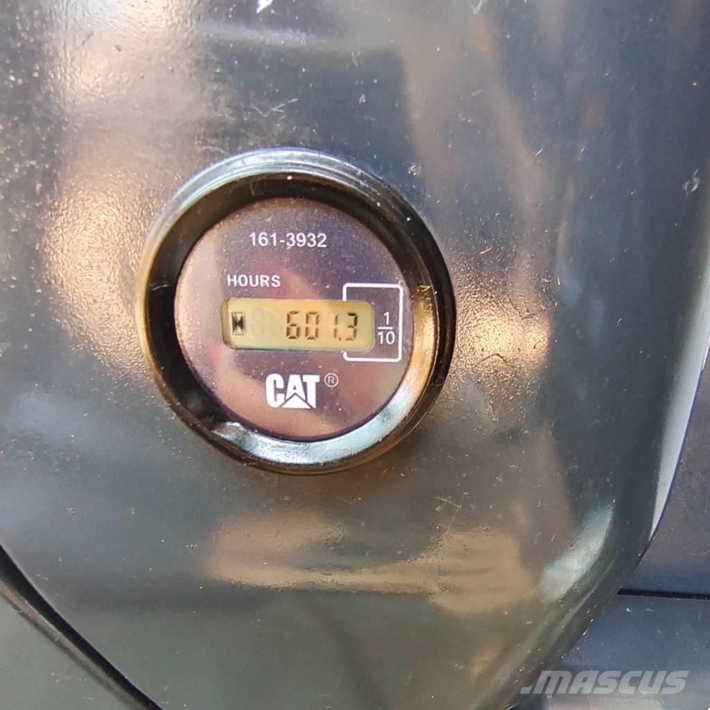 CAT 324 D L Bandgrävare