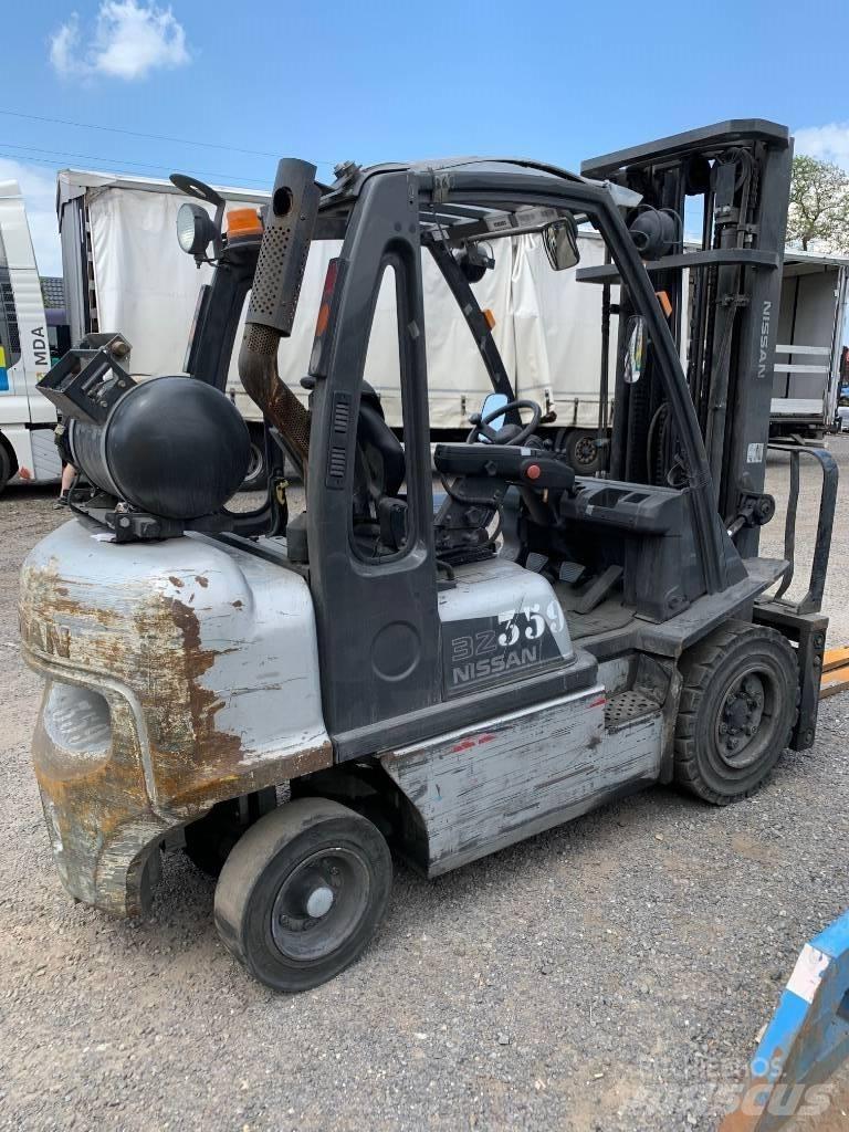 Nissan UG1D2A32LQ Gasolmotviktstruckar