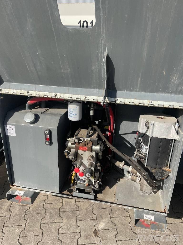 SkyJack SJ 6832 RTE Saxliftar