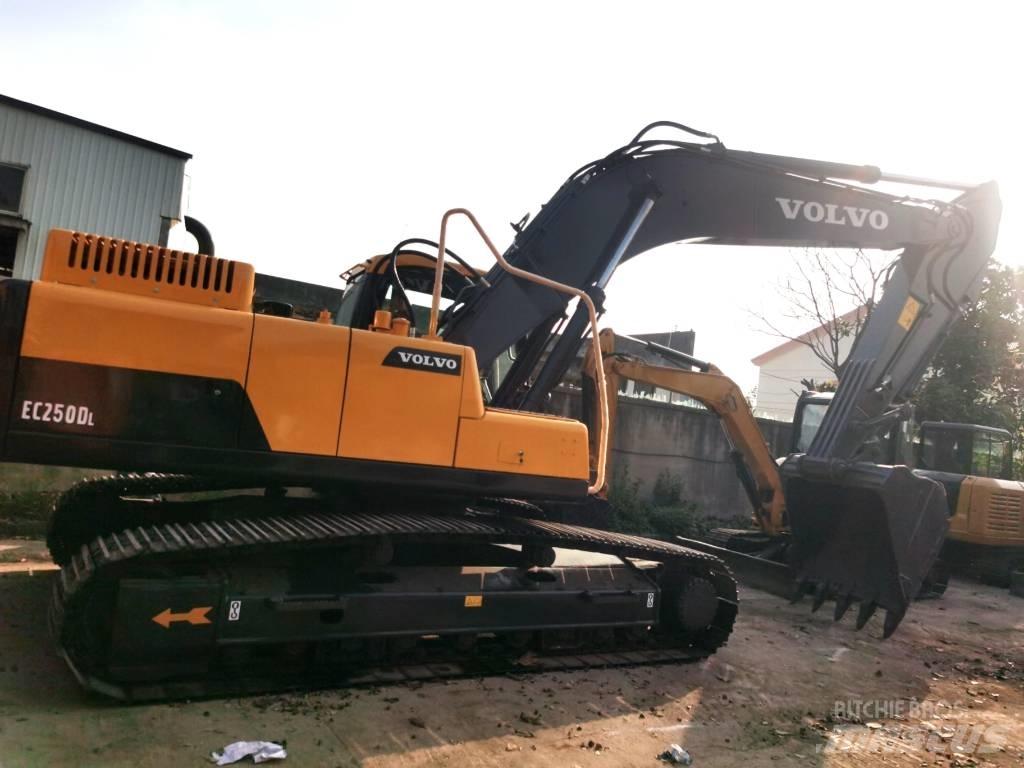 Volvo EC 250 D L Bandgrävare