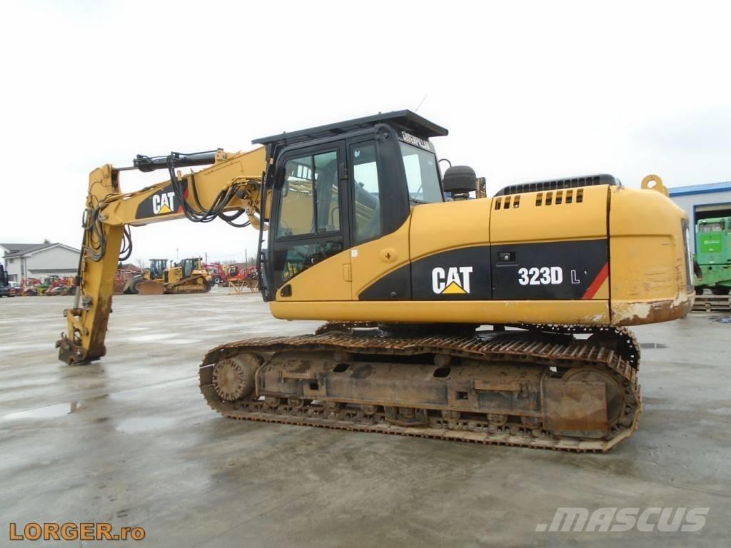 CAT 323 D Bandgrävare
