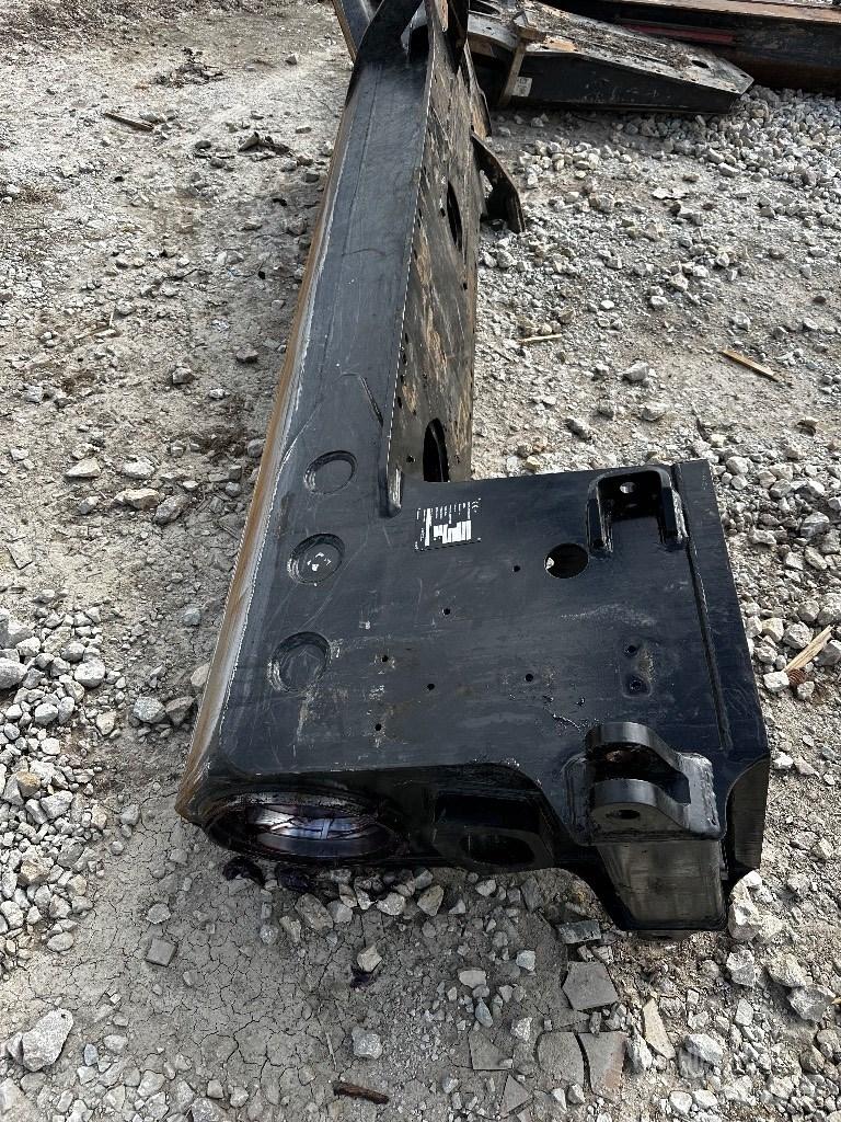 Komatsu 895 Chassi och upphängning